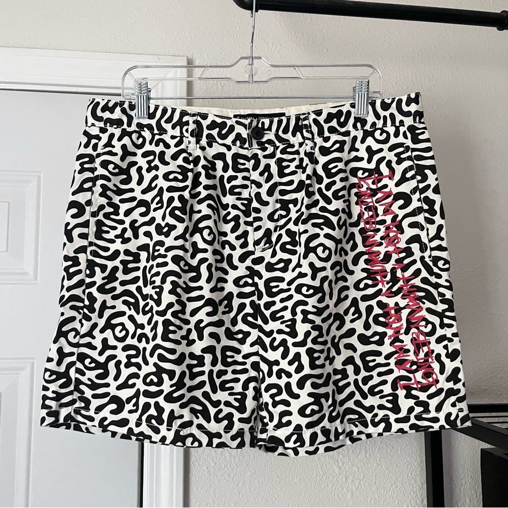 I AM NOT A HUMAN BEING black and white leopard text graphic denim shorts‎